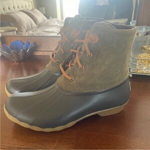 Sperry duck boots size 8